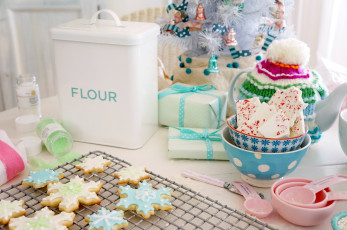 Картинка праздничные угощения печенье мука подарки елка