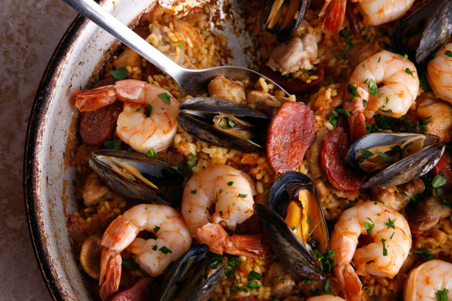 Обои картинки фото еда, рыбные блюда,  с морепродуктами, паэлья, рис, мидии, креветки
