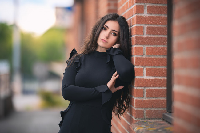 Обои картинки фото claudia, девушки, - брюнетки,  шатенки, девушка, модель, брюнетка, красотка, красавица, флирт, стройная, фигура, сексуальная, секси, поза, взгляд, макияж