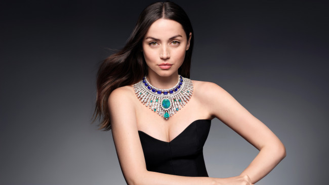 Обои картинки фото девушки, ana de armas, брюнетка, лицо, ожерелье