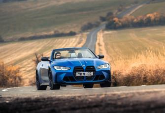 обоя bmw m4, автомобили, bmw, синий, кабриолет, дорога, поля, деревья