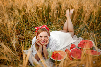 Картинка сексуальная+девушка девушки -+брюнетки +шатенки девушка женщина шатенка темноволосая сексуальная модель звезда позирует разная обувь верхняя стильная одежда нижнее эротическое бельё трусы лифчик колготки чулки аксессуары макияж и множество элементов на фотографии