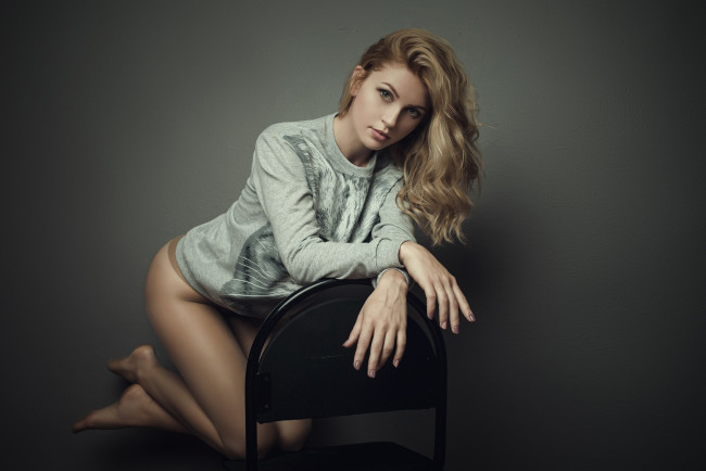 Обои картинки фото сексуальная девушка, девушки, - блондинки,  светловолосые, девушка, женщина, блондинка, светловолосая, сексуальная, модель, звезда, позирует, разная, обувь, верхняя, стильная, одежда, нижнее, эротическое, бельё, трусы, лифчик, колготки, чулки, аксессуары, макияж, и, множество, элементов, на, фотографии