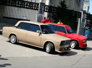 Картинка автомобили выставки уличные фото