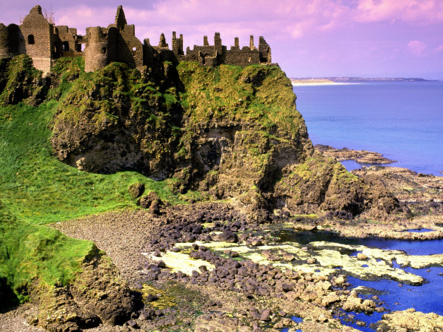 Обои картинки фото dunluce, castle, county, antrim, ireland, города, дворцы, замки, крепости