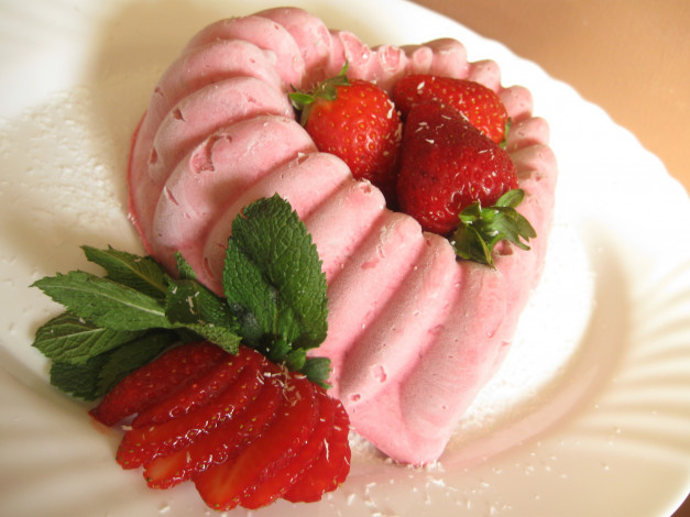 Обои картинки фото автор, varvarra, еда, мороженое, десерты, желе, мята, клубника