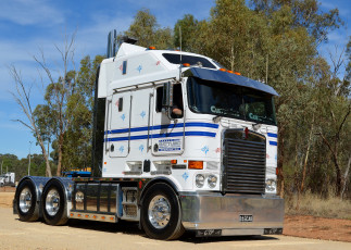 Картинка kenworth автомобили truck company грузовые автобусы сша колеса фура сила скорость трасса лето запчасти