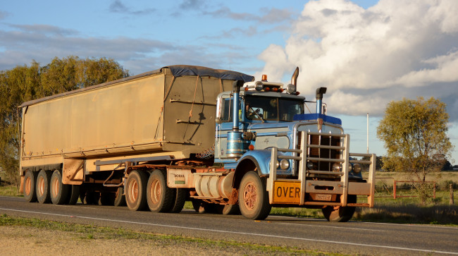 Обои картинки фото kenworth, автомобили, truck, company, грузовые, автобусы, сша