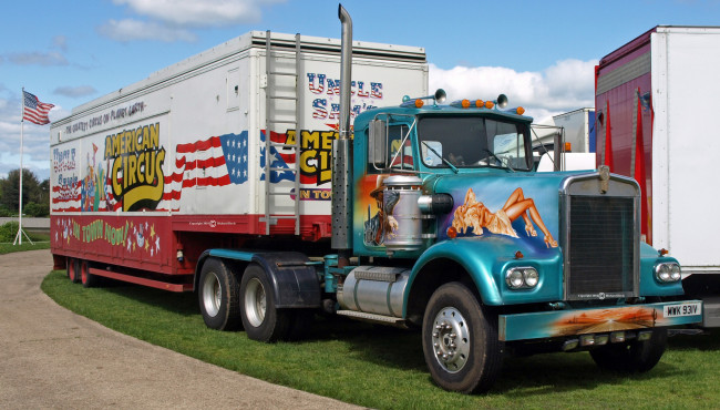 Обои картинки фото kenworth, автомобили, truck, company, сша, автобусы, грузовые, колеса, фура, сила, скорость, трасса, лето