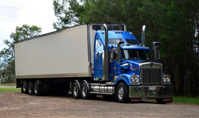 Обои картинки фото kenworth, автомобили, truck, company, грузовые, автобусы, сша, колеса, фура, сила, скорость, трасса, лето, запчасти