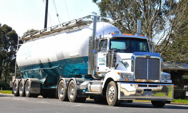 Обои картинки фото western star, автомобили, western, star, trucks, грузовики, запчасти, сша, тяжелые, колеса, фура, сила, скорость, трасса, лето