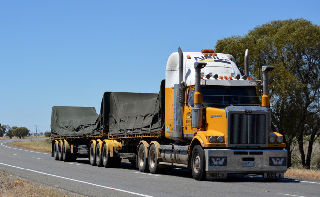 Обои картинки фото western star, автомобили, тяжелые, western, star, trucks, сша, грузовики, запчасти, колеса, фура, сила, скорость, трасса, лето