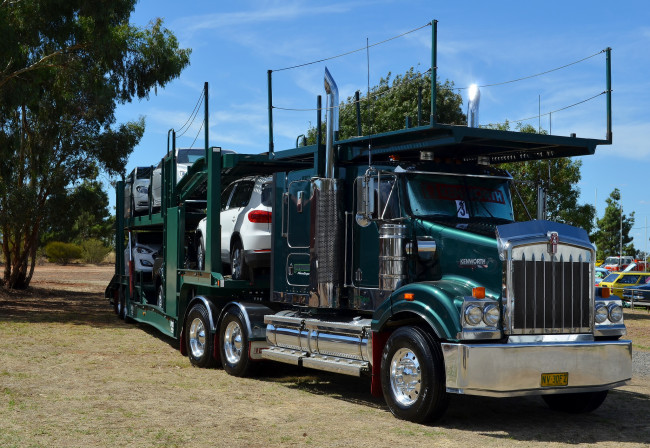 Обои картинки фото kenworth, автомобили, truck, company, грузовые, автобусы, сша, колеса, фура, сила, скорость, трасса, лето, запчасти