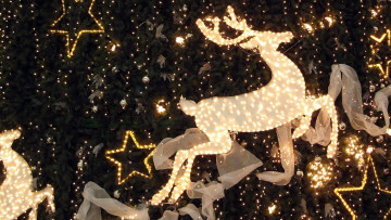 Картинка праздничные украшения олени ёлка звезды гирлянды