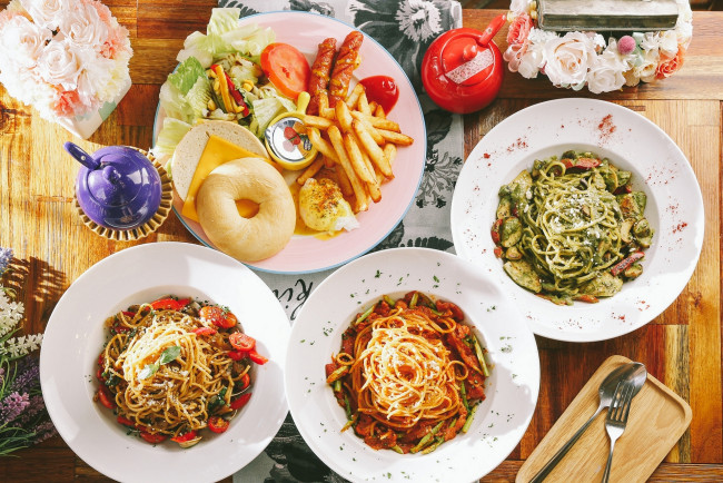 Обои картинки фото еда, разное, ассорти, блюда, паста, овощи, картофель, чайник