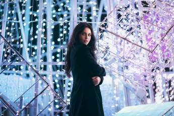 Картинка девушки -unsort+ брюнетки +шатенки брюнетка пальто свет иллюминация