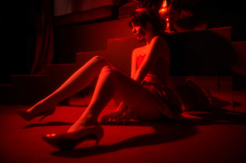 обоя девушки, tenletters, образ, костюм, косплей, красный, свет, ступени