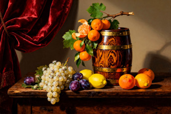 обоя рисованное, еда, натюрморт, штора, стол, бочонок, фрукты, виноград, сливы, мандарины, лимоны, апельсины