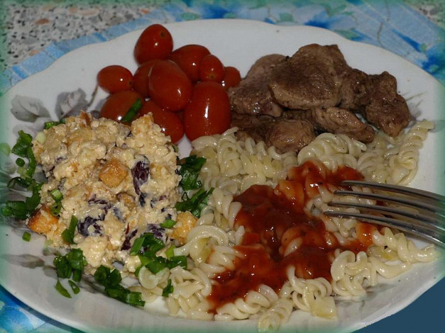 Обои картинки фото еда, томаты, помидоры, котлеты, рис