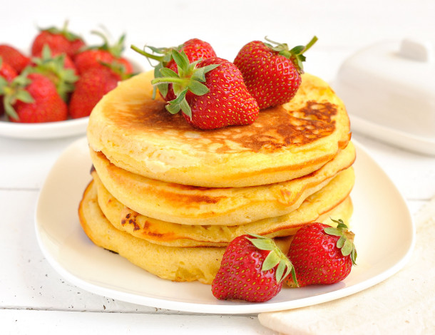 Обои картинки фото еда, блины, оладьи, клубника