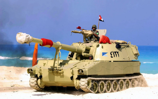 Обои картинки фото техника, военная, самоходная, пляж, гаубица