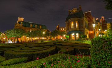 Картинка epcot`s+france города диснейленд лабиринт ночь кустарник парк дома огни