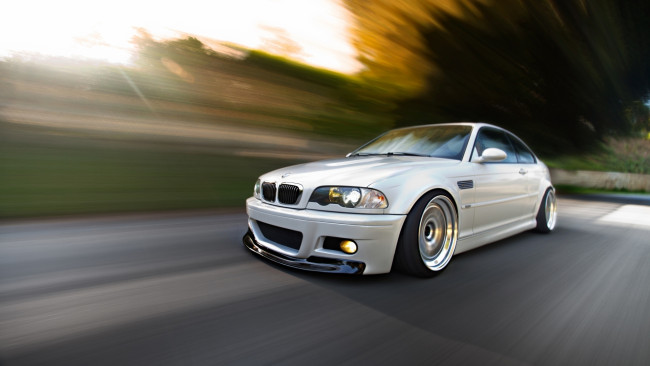 Обои картинки фото автомобили, bmw, блик, road, white, m3, свет, фар, дорога, скорость, белый, speed