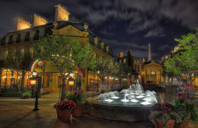 Обои картинки фото epcot`s france at night, города, диснейленд, бассейн, фонтаны, площадь, ночь, башня, огни, витрины