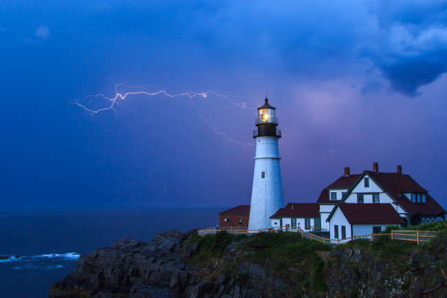 Обои картинки фото portland bill,  england, природа, молния,  гроза, пролив, ла-манш, англия, мыс, портленд, -, билл, english, channel, england, маяк, побережье, portland, bill