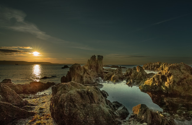 Обои картинки фото природа, восходы, закаты, океан, скалы, горизонт, солнце