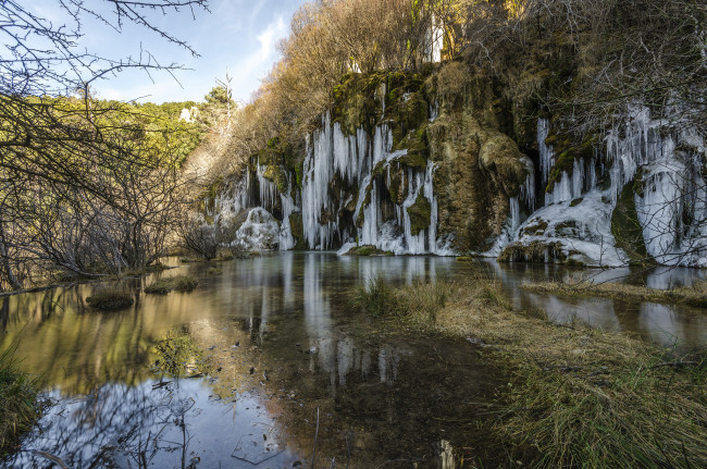 Обои картинки фото природа, реки, озера, скалы, река, сосульки