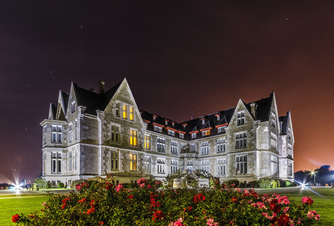 Обои картинки фото palacio de la magdalena santander, города, - дворцы,  замки,  крепости, цветы, клумба, дворец, ночь, огни