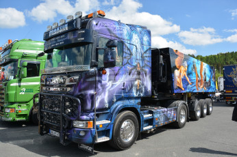 Картинка автомобили scania+ выставка улица тягач тяжелый грузовик седельный