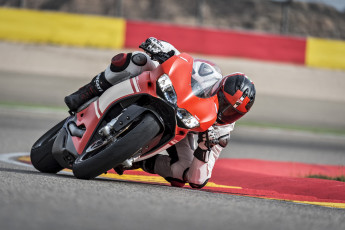 Картинка спорт мотоспорт трек скорость гонки