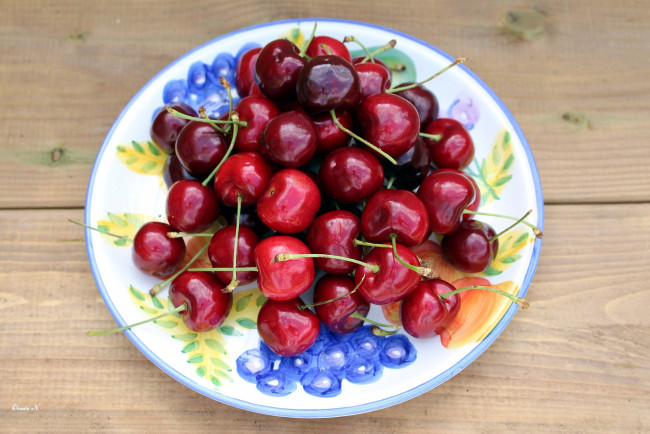 Обои картинки фото еда, вишня,  черешня, тарелка, черешня