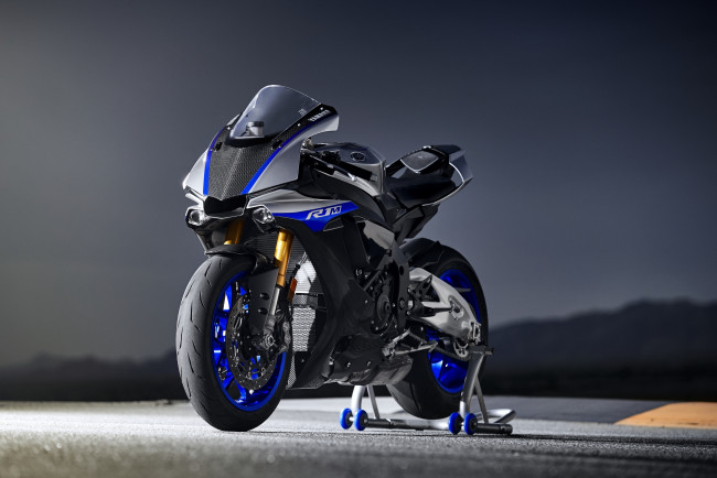 Обои картинки фото 2018 yamaha yzf-r1m, мотоциклы, yamaha, спортбайк, 2018, ямаха, yzf, r1m