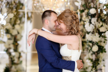 Картинка разное мужчина+женщина цветы объятия радость жених невеста свадьба