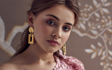 Картинка девушки josephine+langford взгляд портрет серьги