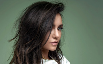 Картинка девушки nina+dobrev профиль взгляд