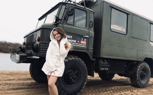 Обои картинки фото автомобили, -авто с девушками, газ-66