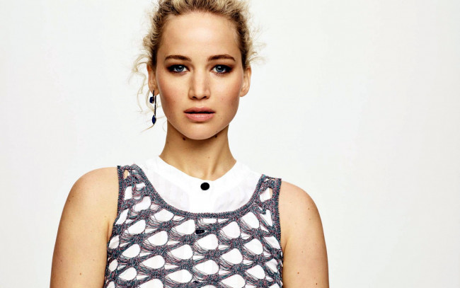 Обои картинки фото девушки, jennifer lawrence, поза, взгляд