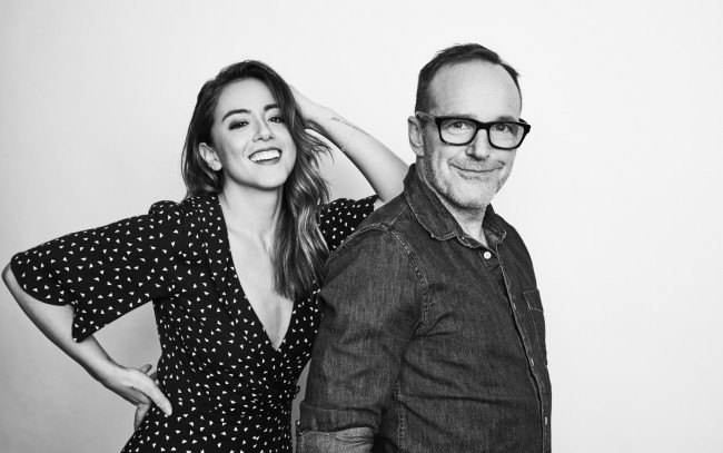 Обои картинки фото разное, знаменитости, смех, актеры, clark, gregg, chloe, bennet