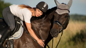 Картинка девушки -+брюнетки +шатенки наездница шатенка лошадь