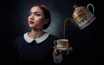 Картинка девушки -+креатив +косплей брюнетка кофейник чашка креатив