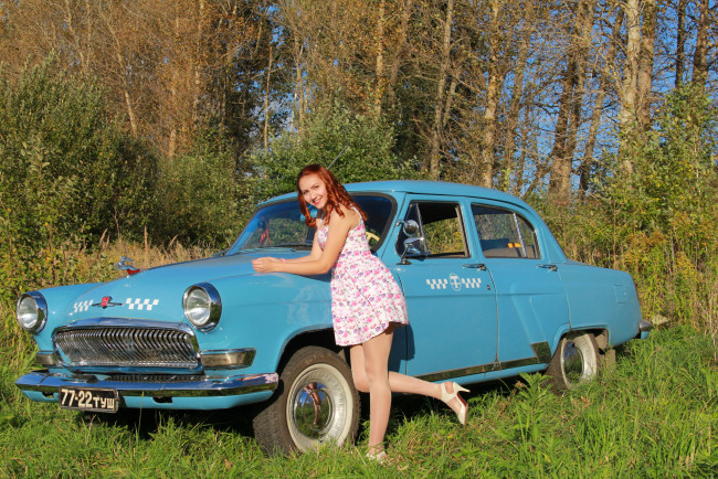 Обои картинки фото газ- 21 волга, автомобили, -авто с девушками, газ-, 21, волга, автомобиль, такси, классика, девушка