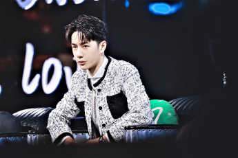 Картинка мужчины wang+yi+bo актер певец кресло