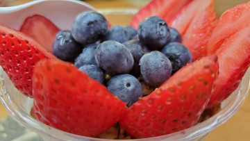 Картинка еда фрукты +ягоды клубника черника