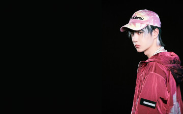 Картинка мужчины wang+yi+bo лицо кепка куртка