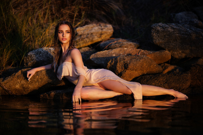 Обои картинки фото девушки, - брюнетки,  шатенки, девушка, брюнетка, сексуальная, милая, модель, красивая, супер, сладкая, лапочка, симпатичная, классная, нежная, идеальная, няша, яркая, игривая, великолепная, обаятельная, жгучая, спокойная, удивительная