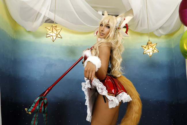 Обои картинки фото девушки, nonsummerjack, образ, костюм, наряд, косплей, ушки, хвост, посох, звезды